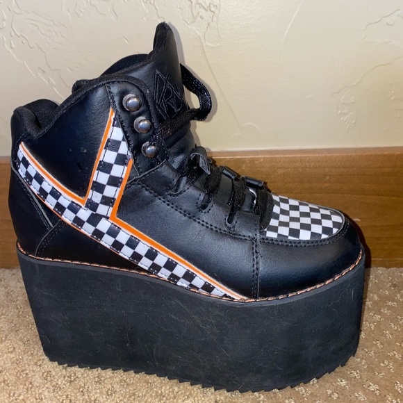 YRU Qozmo Checker Black & White Platform Sneaker - Picture 5 of 7